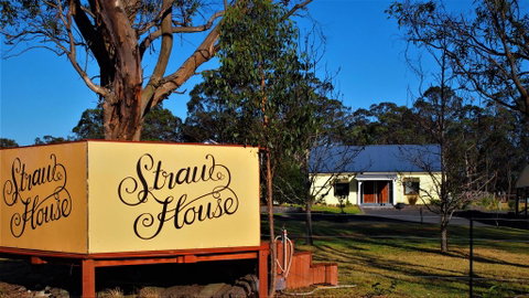 Straw House B And B - Accommodation Whitsundays 0