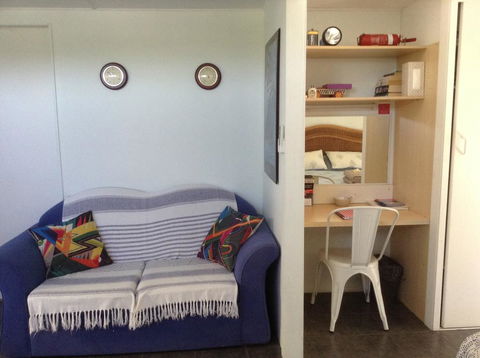 Studio Apartment With Seaview - Accommodation Whitsundays 3