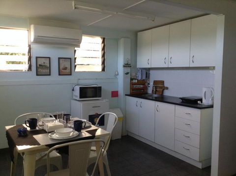 Studio Apartment With Seaview - Accommodation Whitsundays 2