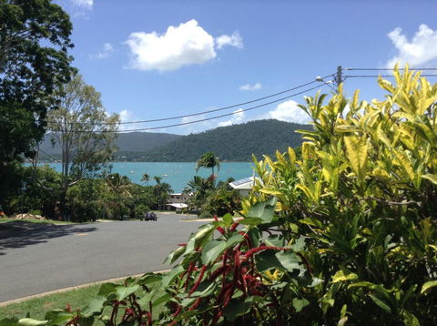 Studio Apartment With Seaview - Accommodation Whitsundays 1