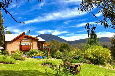 STUNNING HOME WITH AMAZING VIEWS - Just 20 Mins To The City And Only 10 To MONA! - Accommodation Whitsundays 1