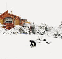 STUNNING HOME WITH AMAZING VIEWS - just 20 mins to the city and only 10 to MONA - Accommodation Whitsundays