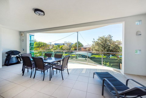 Stylish Beach Side Apartment - Unit 5 - 33 Lorikeet Drive - Accommodation Whitsundays 1
