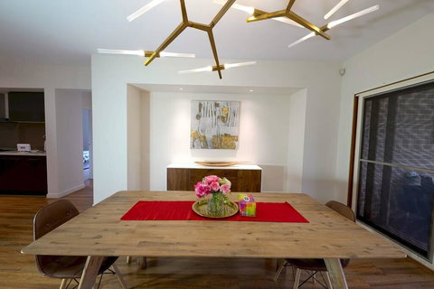 Stylish Luxe House For Big Group Near Shopping Center - Accommodation Whitsundays 2