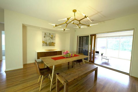 Stylish Luxe House For Big Group Near Shopping Center - Accommodation Whitsundays 3