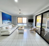 STYLISH RESIDENCE LARGE PRIVATE YARD - CLOSE TO DREAMWORLD - Accommodation Whitsundays