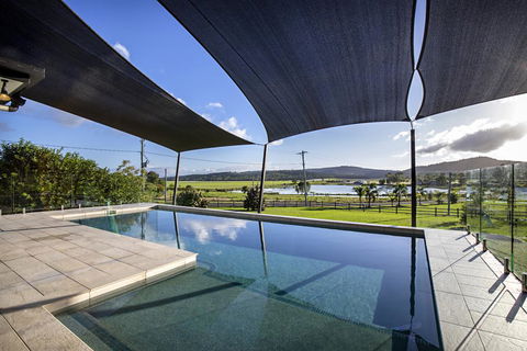 Sunset Retreat Airlie Beach Rural Getaway - Accommodation Whitsundays 2