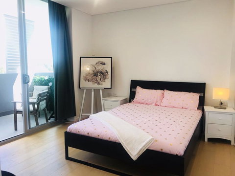 Sunset View 2 Bedroom Apt Next To Station - Accommodation Whitsundays 0