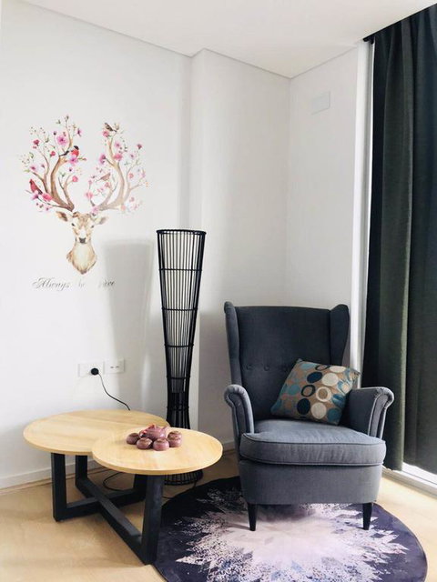 Sunset View 2 Bedroom Apt Next To Station - Accommodation Whitsundays 3