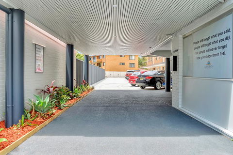 Surf Beach Motel Port - Accommodation Whitsundays 1