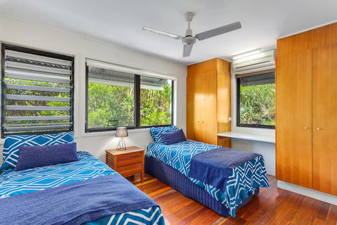 Surfside Beach House 17 - Rainbow Shores, Swimming Pool, 2 Minute Walk To Beach, Air Conditioning, Relax Here - Accommodation Whitsundays 3