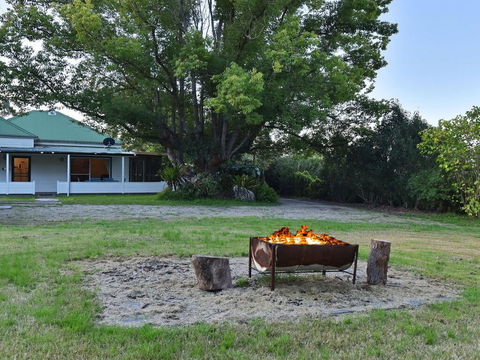 Tabitha Hill Cottage - Accommodation Whitsundays 0