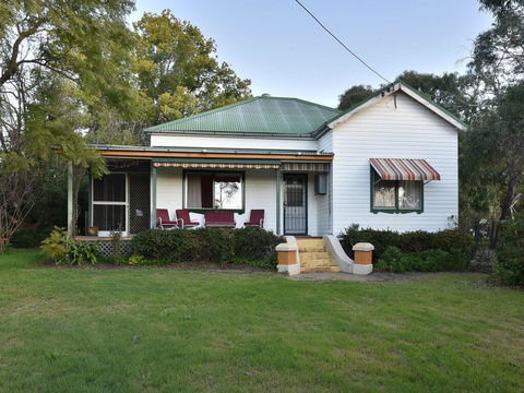 Tabitha Hill Cottage - Accommodation Whitsundays 1