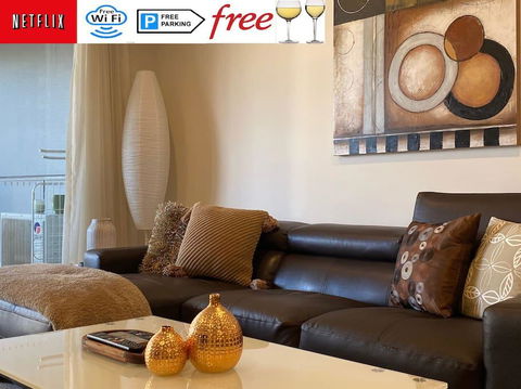 TERRACE LUX FULLY AIR 2 CAR FREE NETFLIX WIFI WINE - Accommodation Whitsundays 0