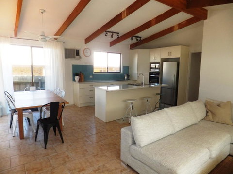 TERRIFIC ON TAMARA CRESCENT - Accommodation Whitsundays 3