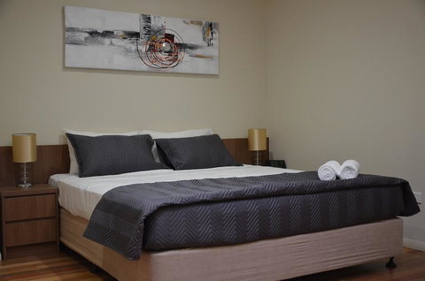 The Australian Hotel Motel - Accommodation Whitsundays 2