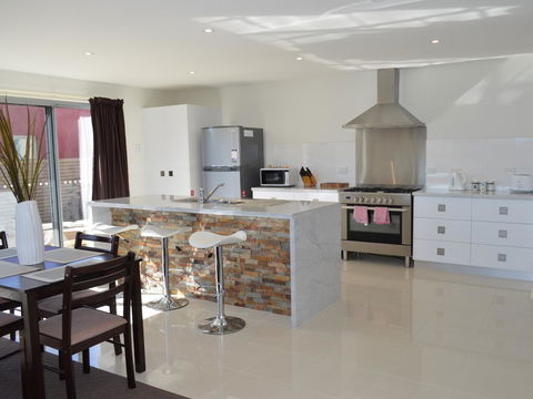 170 Hazards View - Unit 1 - Accommodation Whitsundays 4