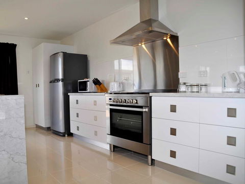 170 Hazards View - Unit 1 - Accommodation Whitsundays 6