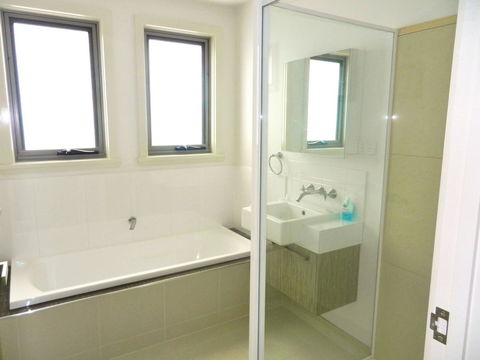 170 Hazards View - Unit 1 - Accommodation Whitsundays 8