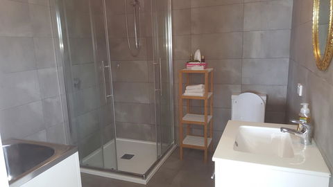 AppleBay Guest House - Accommodation Whitsundays 8