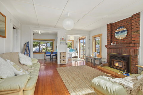 Aqua Beachfront! - Accommodation Whitsundays 9