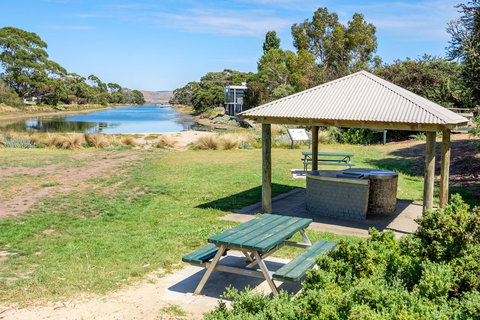 Aqua Beachfront! - Accommodation Whitsundays 4