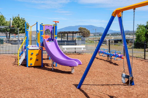 Aqua Beachfront! - Accommodation Whitsundays 3