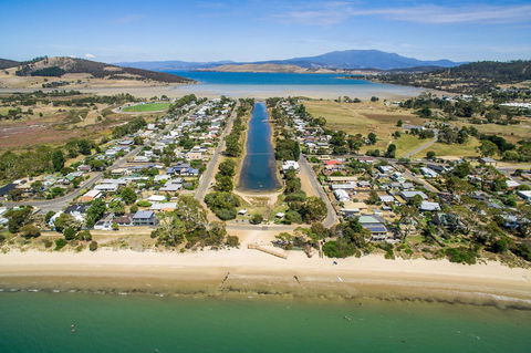 Aqua Beachfront! - Accommodation Whitsundays 18