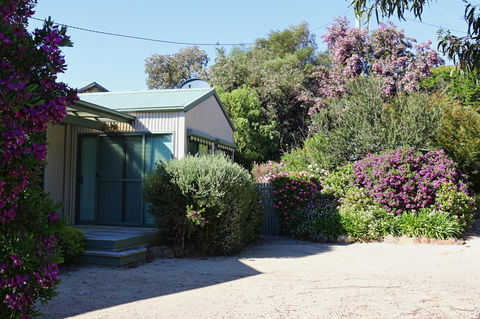 Hazards Beach House - Accommodation Whitsundays 0