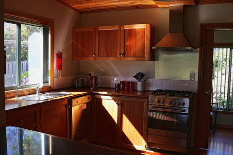 Hazards Beach House - Accommodation Whitsundays 4
