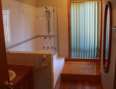 Hazards Beach House - Accommodation Whitsundays 9
