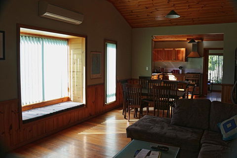 Hazards Beach House - Accommodation Whitsundays 6