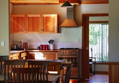 Hazards Beach House - Accommodation Whitsundays 5