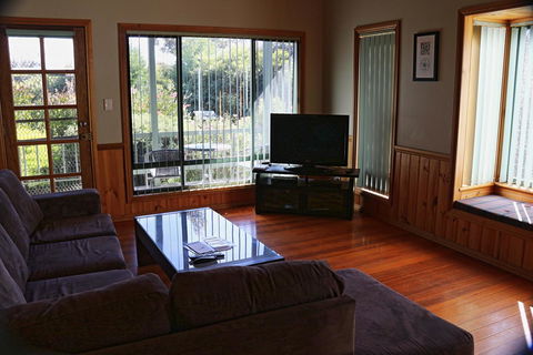 Hazards Beach House - Accommodation Whitsundays 7