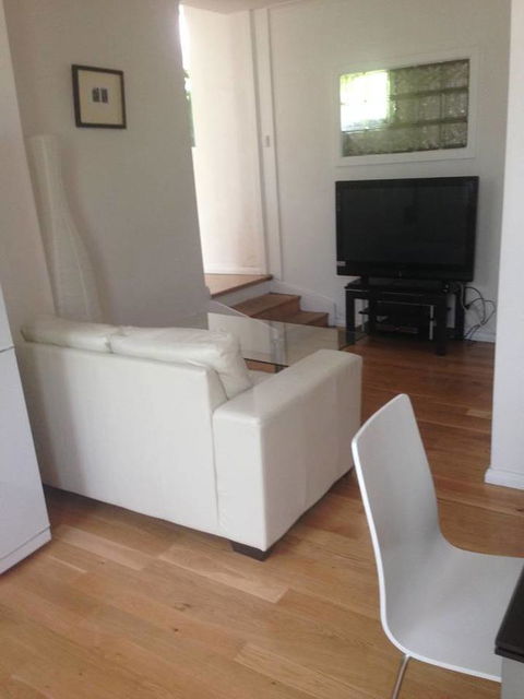 Hobart Colonial Apartment - Accommodation Whitsundays 6