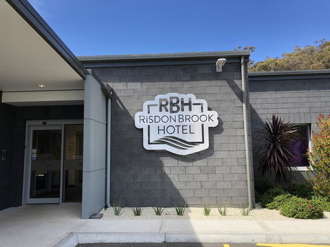 Risdon Brook Hotel - Accommodation Whitsundays 0