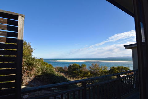 The Strand ~ On The Edge Of The Beach - Accommodation Whitsundays 15