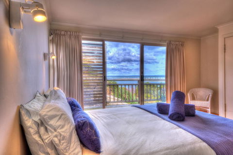 The Strand ~ On The Edge Of The Beach - Accommodation Whitsundays 2