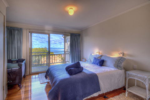 The Strand ~ On The Edge Of The Beach - Accommodation Whitsundays 4