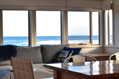 The Strand ~ On The Edge Of The Beach - Accommodation Whitsundays 16