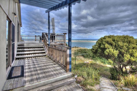 The Strand ~ On The Edge Of The Beach - Accommodation Whitsundays 5
