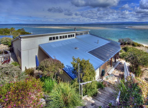 The Strand ~ On The Edge Of The Beach - Accommodation Whitsundays 13