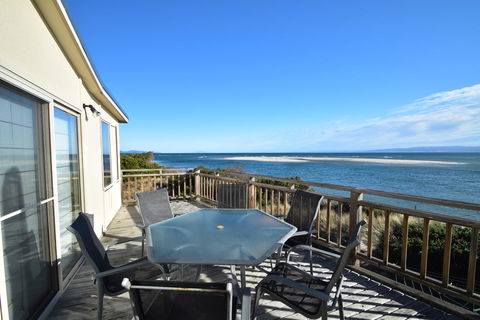 The Strand ~ On The Edge Of The Beach - Accommodation Whitsundays 14