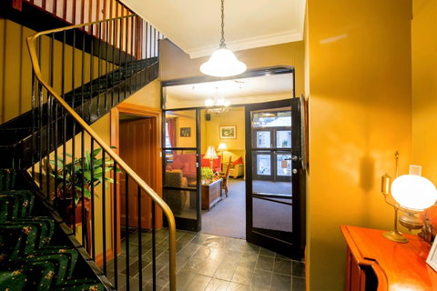 The Tasmanian Inn - Accommodation Whitsundays 34