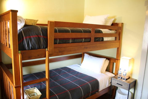The Tasmanian Inn - Accommodation Whitsundays 24