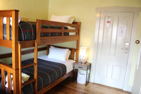 The Tasmanian Inn - Accommodation Whitsundays 23