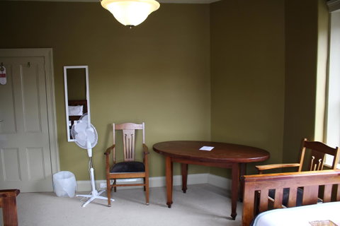 The Tasmanian Inn - Accommodation Whitsundays 28