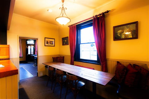 The Tasmanian Inn - Accommodation Whitsundays 38