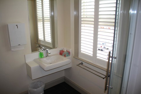 The Tasmanian Inn - Accommodation Whitsundays 32