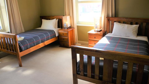 The Tasmanian Inn - Accommodation Whitsundays 15